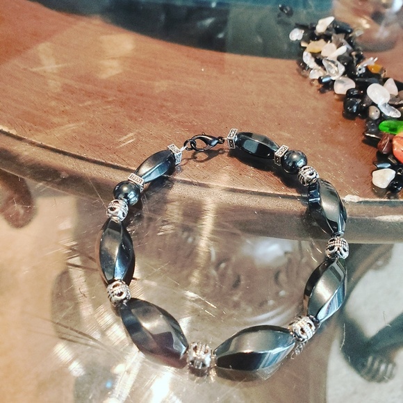 Hand made jewelry and table setting - Picture 4 of 8